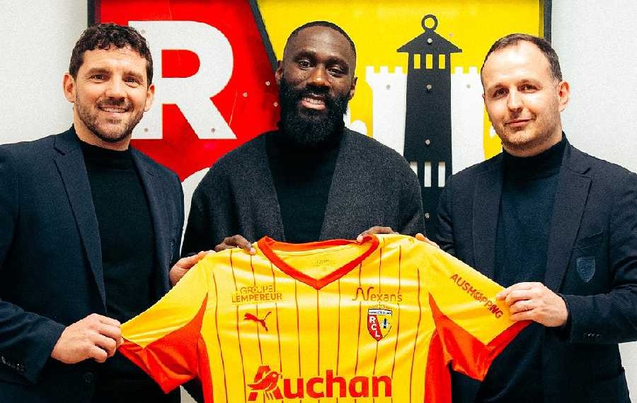 Le RC Lens confirme la signature d’Arthur Masuaku