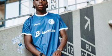 Joachim Djamba-Shango signe son premier contrat professionnel à La Gantoise