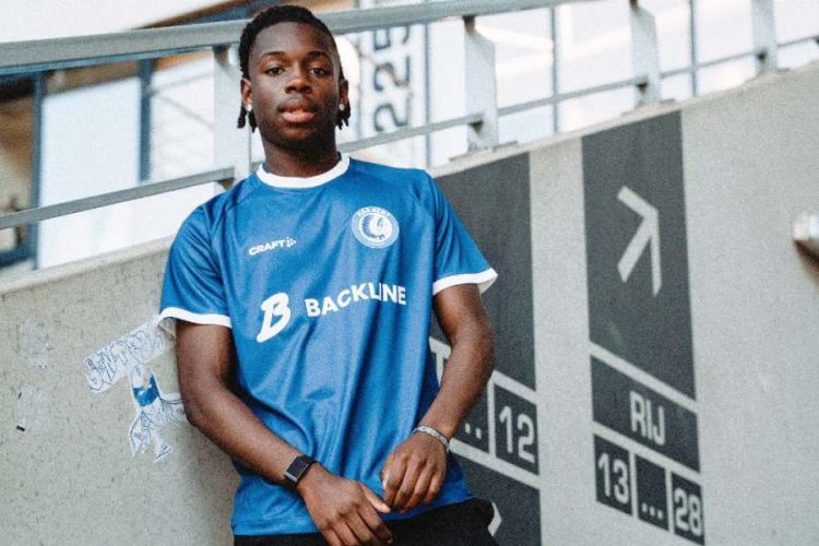 Joachim Djamba-Shango signe son premier contrat professionnel à La Gantoise
