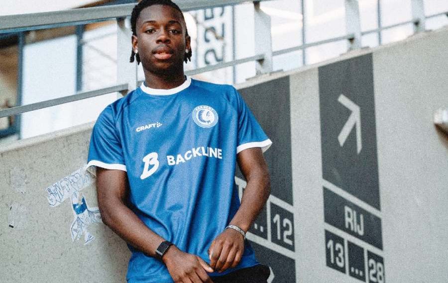 Joachim Djamba-Shango signe son premier contrat professionnel à La Gantoise
