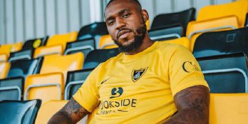 Harborough Town frappe un grand coup avec la signature de Britt Assombalonga