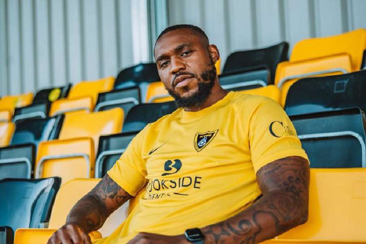 Harborough Town frappe un grand coup avec la signature de Britt Assombalonga