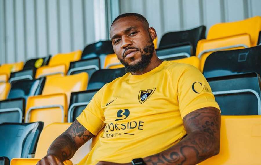 Harborough Town frappe un grand coup avec la signature de Britt Assombalonga