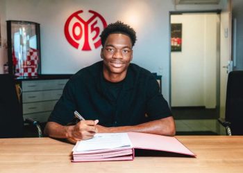 Rael Nakuzola signe son premier contrat pro à Mayence